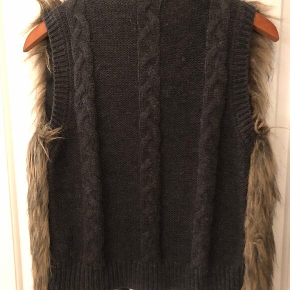 Women's MISS ME Faux Fur Beaded Vest Size Small - Picture 10 of 12